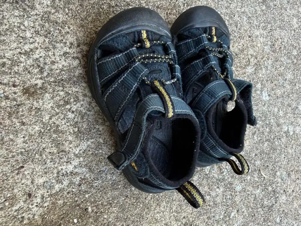 Keen Newport H2 Kids Waterproof Sport Sandals Black Blue Yellow size 5